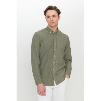 Camasa slim-fit cu guler fixat cu nasturi