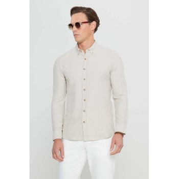 Camasa slim-fit cu guler fixat cu nasturi