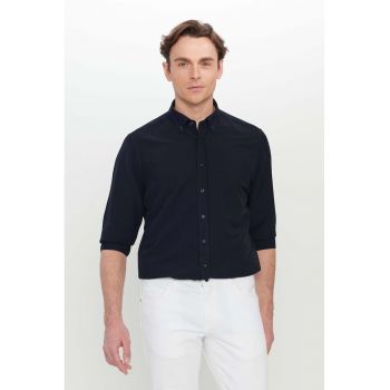 Camasa slim-fit cu guler fixat cu nasturi