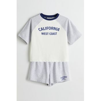 Pijama scurta cu model in doua tonuri si maneci raglan