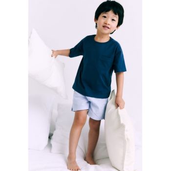Pijamale cu pantaloni scurti si model in dungi