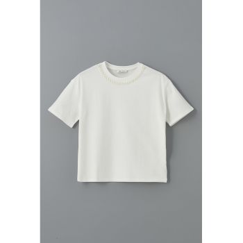 Tricou cu decolteu la baza gatului si aplicatii cu margele