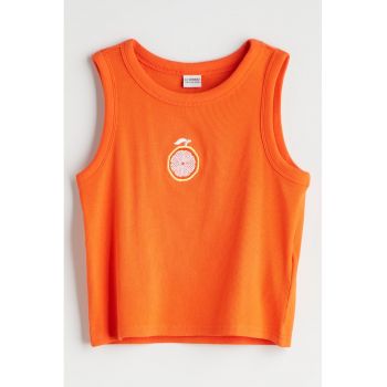Tricou cu decolteu la baza gatului si imprimeu