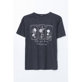 Tricou cu decolteu la baza gatului si imprimeu floral