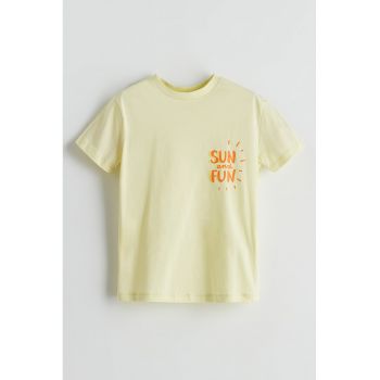 Tricou cu decolteu la baza gatului si imprimeu text