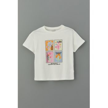 Tricou cu decolteu la baza gatului si model