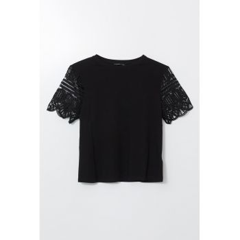 Tricou cu maneci cu aspect cu perforatii