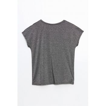 Tricou uni cu decolteu la baza gatului