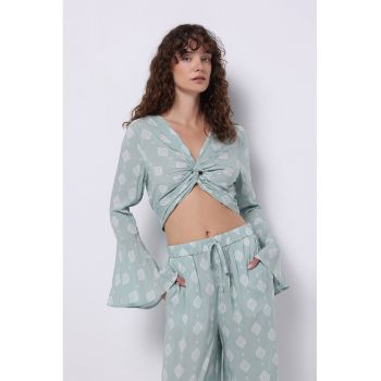Bluza cu maneci clopot si model