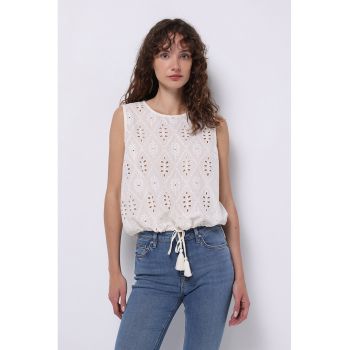 Bluza cu perforatii si snur