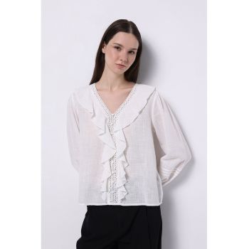 Bluza semitransparenta cu decolteu in V si volane