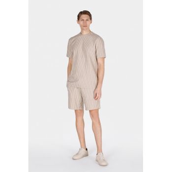 Pantaloni scurti cu snur si model in dungi