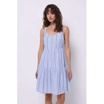 Rochie cu dungi si decolteu adanc pe spate