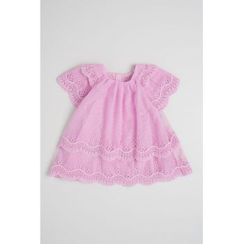 Rochie evazata cu detalii brodate