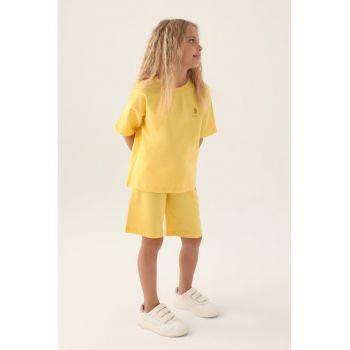 Set de tricou cu logo brodat si pantaloni scurti - 2 piese