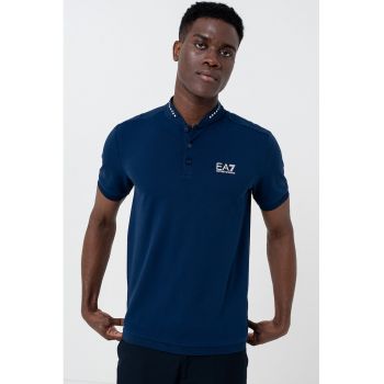 Tricou din amestec de bumbac cu fenta cu nasturi