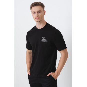 Tricou din bumbac cu logo pe piept si decolteu la baza gatului