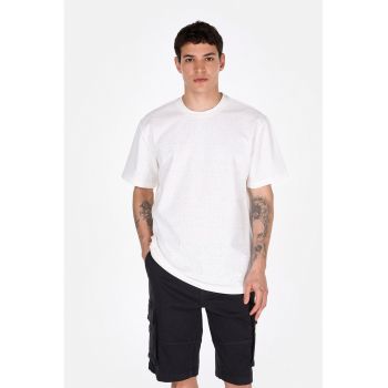 Tricou lejer cu decolteu la baza gatului si model uni