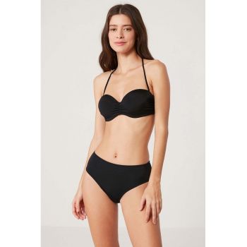 Costum de baie cu sustinere metalica si model uni
