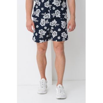 Pantaloni scurti de bumbac cu model floral si snur