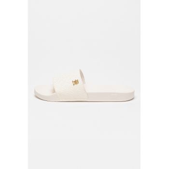 Papuci cu model monograma