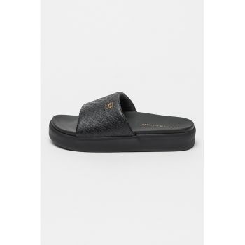 Papuci cu talpa flatform si model monograma