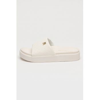 Papuci cu talpa flatform si model monograma
