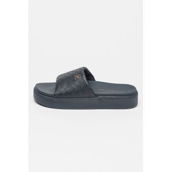 Papuci cu talpa flatform si model monograma