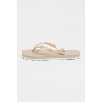 Papuci flip-flop cu logo in relief si varf patrat