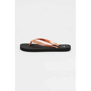 Papuci flip-flop cu logo in relief