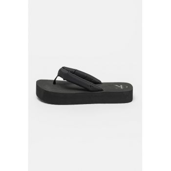 Papuci flip-flop din satin cu talpa flatform