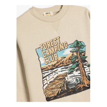 Bluza de trening cu decolteu la baza gatului si model grafic