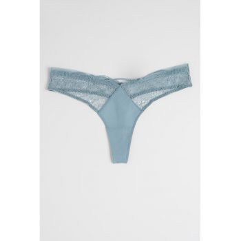Chiloti tanga cu garnituri de dantela