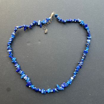 Colier chipsuri lapis lazuli