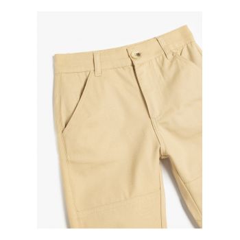 Pantaloni cu croiala dreapta si buzunare
