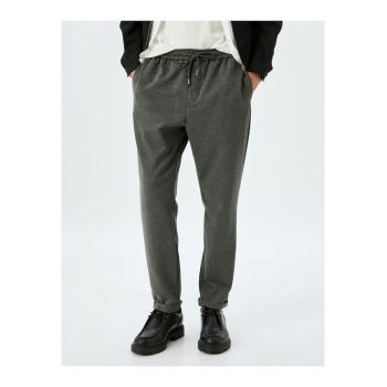 Pantaloni cu snur de ajustare si model uni