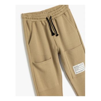 Pantaloni de trening cu snur de ajustare si slituri cu fermoar