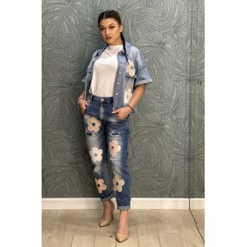 Blugi cu flori brodate