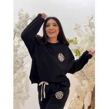 Bluza neagra cu floricica cu pietricele
