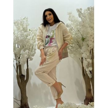 Pantaloni bej cu buzunare perforate
