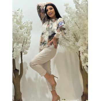 Pantaloni bej cu pietricele si snur in talie