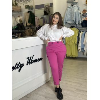 Pantaloni roz cu buzunare si nasturi