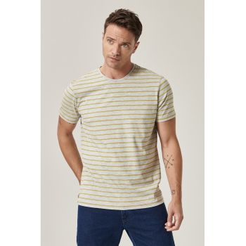 Tricou in dungi cu decolteu la baza gatului