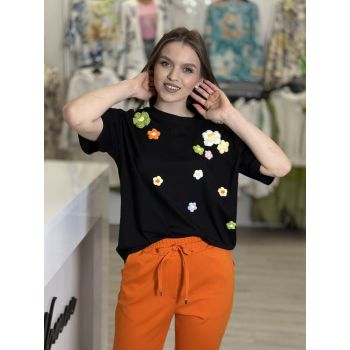 Tricou negru bumbac cu flori multicolore crosetate