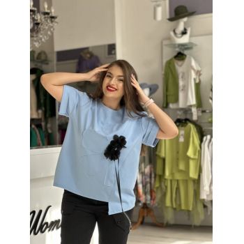 Bluza albastra cu maneca scurta si flori negre 3D aplicate