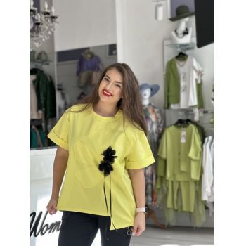 Bluza galbena cu maneca scurta si flori negre 3D aplicate