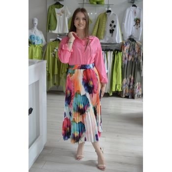 Fusta midi plisata cu imprimeu floral fucsia si turcoaz pe fundal alb