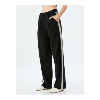 Pantaloni relaxed fit cu talie medie