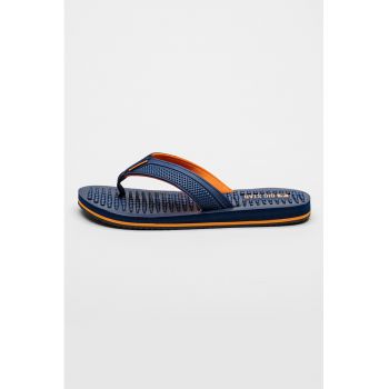 Papuci flip-flop texturati