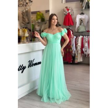Rochie turcoaz lunga din tulle cu flori la umeri